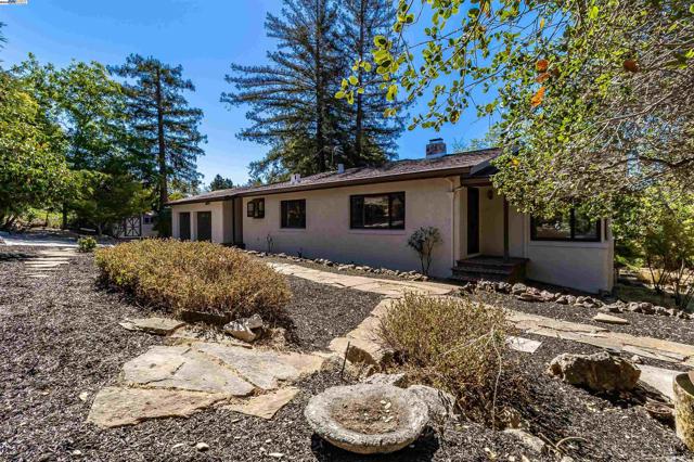 1069 Coombsville Rd, Napa CA: https://media.crmls.org/mediaz/6a2d599b-65e7-4b92-a619-044b613e9cc5.jpg