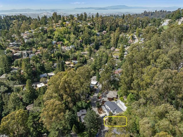 0 Arrowhead Drive, Oakland CA: https://media.crmls.org/mediaz/6a2df2f3-7ed5-413f-b501-6ab73c6fca92.jpg