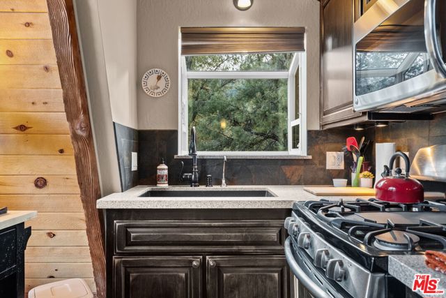 2222 Gimmewald Place, Pine Mountain Club CA: https://media.crmls.org/mediaz/6a2e85dc-d7da-4e22-bc56-97b4588727a8.jpg