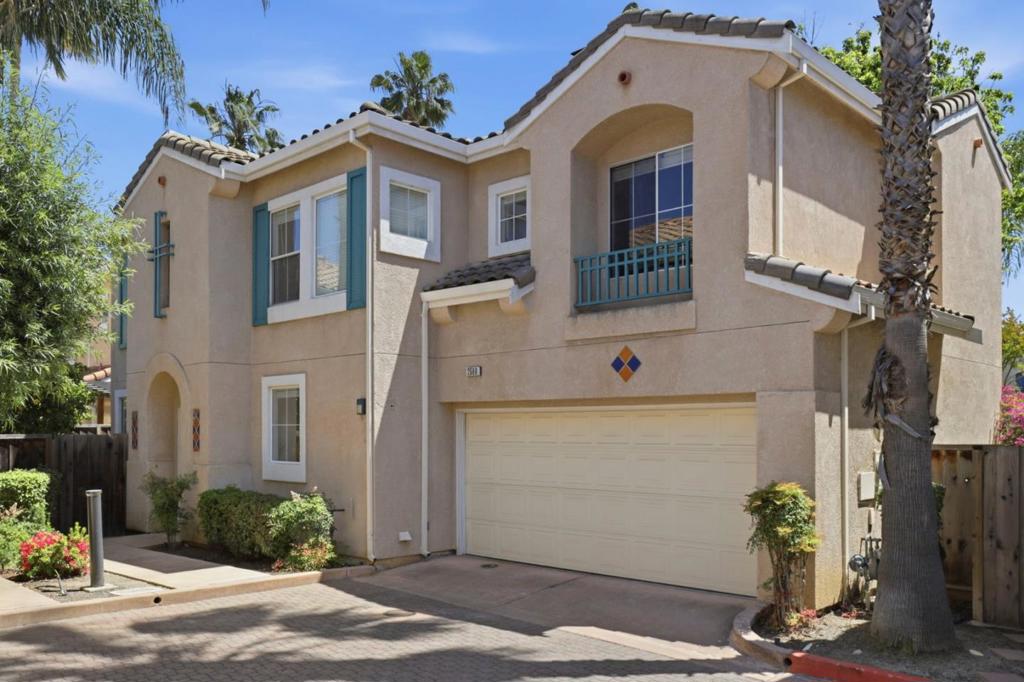2568 Palmetta Palm Court