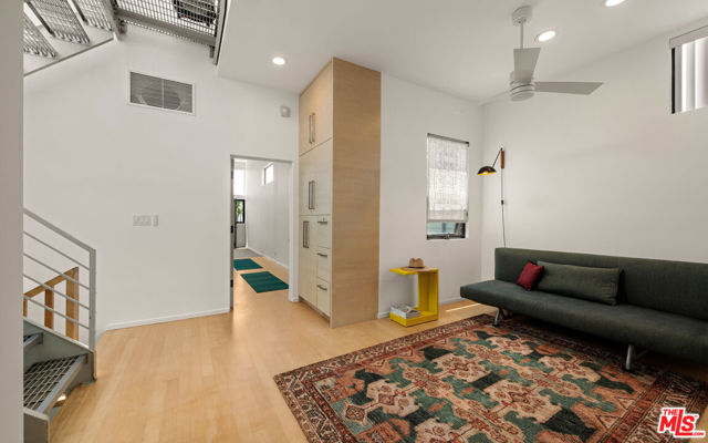 135 Outrigger Mall, Marina del Rey CA: https://media.crmls.org/mediaz/6a2e9247-b504-4c64-9820-6ffde35e6492.jpg