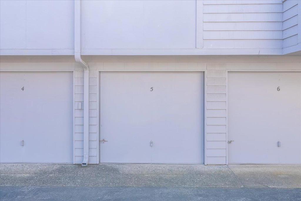 https://media.crmls.org/mediaz/6a2e9cca-90b3-473e-851b-9ece575e1485.jpg?preset=X-Large