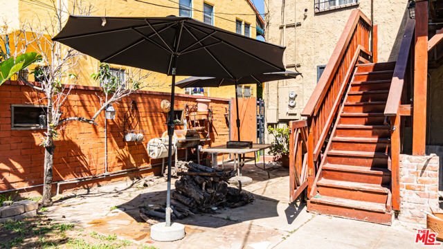 1277 S Orange Drive, Los Angeles CA: https://media.crmls.org/mediaz/6a2ea0b6-81e8-413c-9d7b-6c79f9ef3eb0.jpg