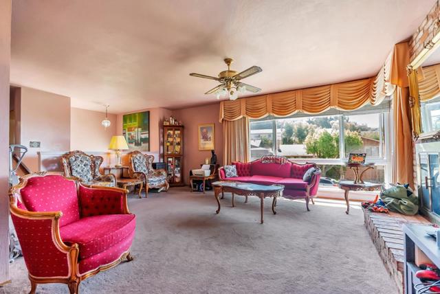 33 Woodcliff Court, Oakland CA: https://media.crmls.org/mediaz/6a2ee1b3-3b66-4b2f-970a-d49084bf3bc7.jpg