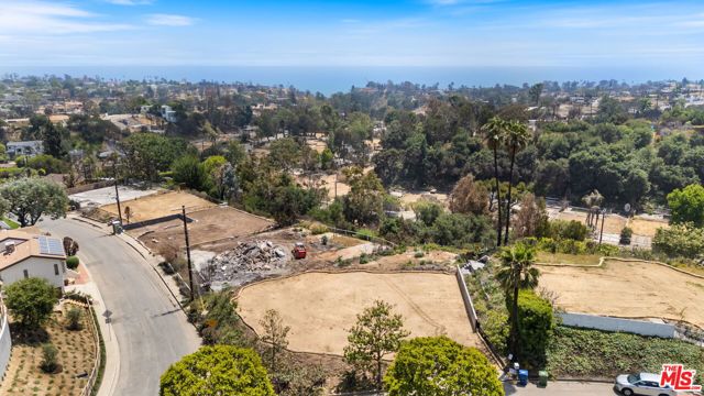 1101 Las Pulgas Place, Pacific Palisades CA: https://media.crmls.org/mediaz/6a2efd54-3eba-4942-b145-924ba30e4b36.jpg