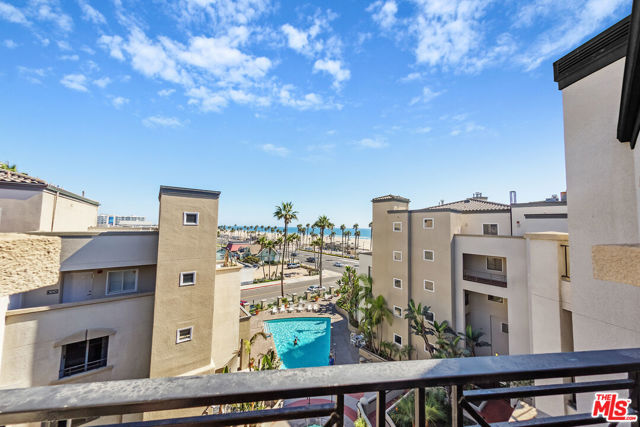 200 Pacific Coast Highway, Huntington Beach CA: https://media.crmls.org/mediaz/6a2f0391-5b27-4a8c-b530-7d06535b20d1.jpg