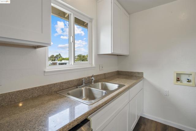 100 Carolina St, Vallejo CA: https://media.crmls.org/mediaz/6a2f2a21-b2b3-4e3d-8e54-aecd44499c4b.jpg