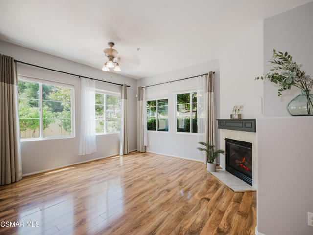 1368 Ashton Park Lane, Newbury Park CA: https://media.crmls.org/mediaz/6a2f4991-361d-4967-a72c-c52f098f7d48.jpg