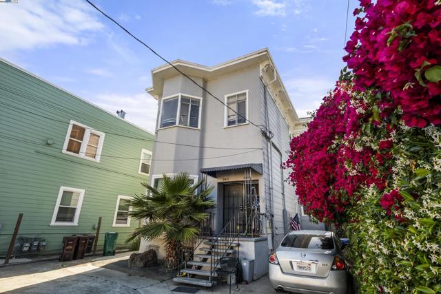 3411 Adeline St, Oakland CA: https://media.crmls.org/mediaz/6a2f5fb7-17c9-474c-bf95-2970a8082db6.jpg