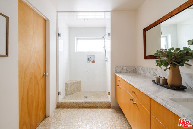 1320 Abbot Kinney Boulevard, Venice CA: https://media.crmls.org/mediaz/6a2fdaa3-ad94-41e8-9503-11f25bce7826.jpg