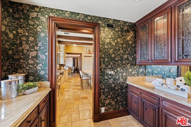 19000 Dorlon Drive, Tarzana CA: https://media.crmls.org/mediaz/6a2feb11-85ee-4077-aea2-d4581e6fd441.jpg