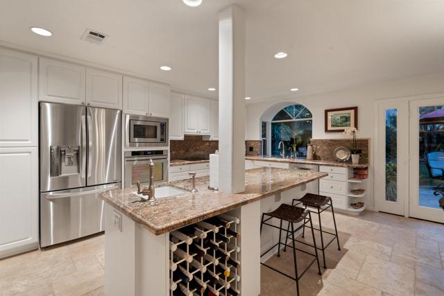 6502 La Paloma St., Carlsbad CA: https://media.crmls.org/mediaz/6a3072d8-4f0d-4906-9642-97538db3bba8.jpg