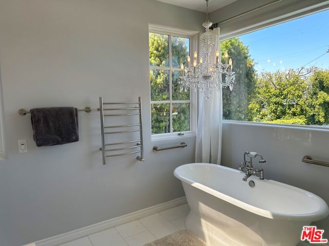 723 10th Street, Santa Monica CA: https://media.crmls.org/mediaz/6a3136f2-cdb7-49dc-8f8e-ddc56c7a0796.jpg
