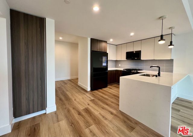 5801 Camerford Avenue, Los Angeles CA: https://media.crmls.org/mediaz/6a31b779-ba5d-48e1-920c-b61262962394.jpg