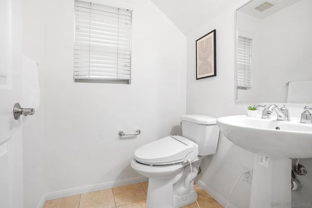 2361 porch swing st, Chula Vista CA: https://media.crmls.org/mediaz/6a31d1b3-3fd8-418a-a89e-47b61a90ec4f.jpg