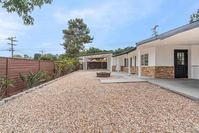 9376 Starcrest Dr, Santee CA: https://media.crmls.org/mediaz/6a31d56d-3dfe-4982-bb95-09cb9459c550.jpg