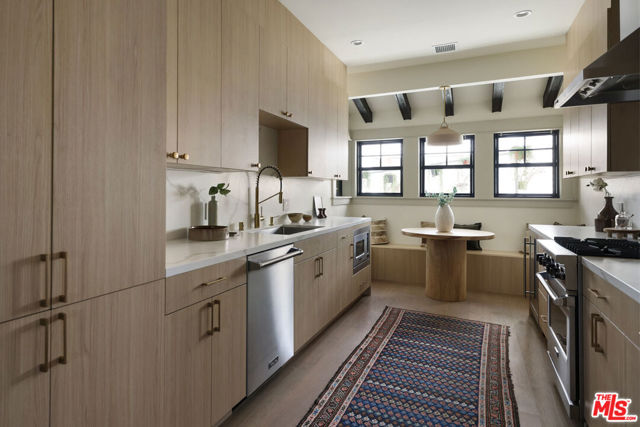 1644 Golden Gate Avenue, Los Angeles CA: https://media.crmls.org/mediaz/6a31dfd3-a53a-4044-a23d-27869636edb6.jpg