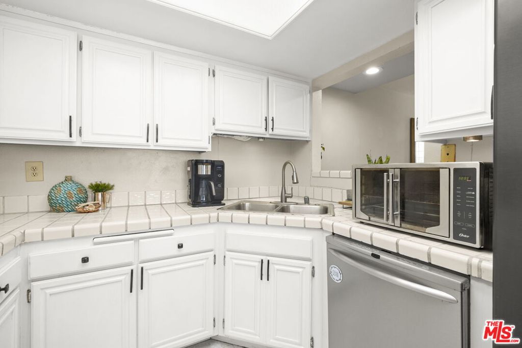 6A3217D8 6Dd7 4C29 97Be 8Ba71C0F502D 18987 Gault Street, Reseda, Ca 91335 &Lt;Span Style='BackgroundColor:transparent;Padding:0Px;'&Gt; &Lt;Small&Gt; &Lt;I&Gt; &Lt;/I&Gt; &Lt;/Small&Gt;&Lt;/Span&Gt;