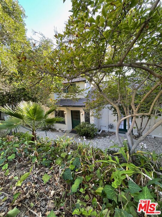 3116 Lake Hollywood Drive, Los Angeles CA: https://media.crmls.org/mediaz/6a325b08-2485-4fc3-aeeb-20d2192ed264.jpg