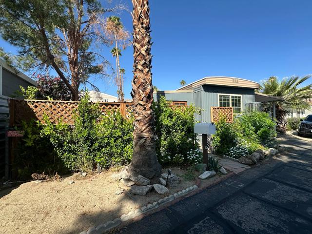 15 Lazy B Drive, Palm Desert CA: https://media.crmls.org/mediaz/6a331b70-1644-41dd-b86e-ef317ba60d57.jpg