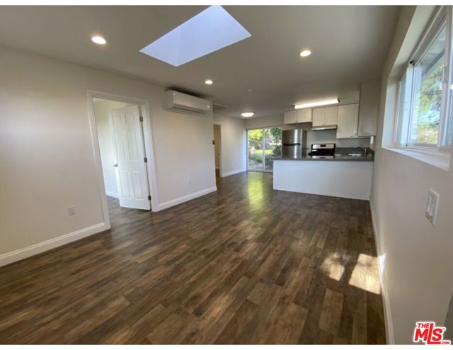 4567 Yellowstone Street, Los Angeles CA: https://media.crmls.org/mediaz/6a3331aa-6dee-4876-b8b4-d9f0e29818e7.jpg