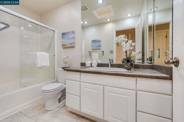 1084 Southdown Court, Walnut Creek CA: https://media.crmls.org/mediaz/6a3351bb-85dd-4464-bc03-2e4bfc900b61.jpg