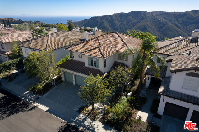 16724 Calle Arbolada, Pacific Palisades CA: https://media.crmls.org/mediaz/6a33cea2-f08a-4578-bd4d-058377a0b184.jpg