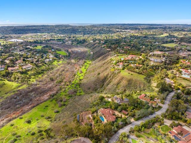 16574 Zumaque, Rancho Santa Fe CA: https://media.crmls.org/mediaz/6a33efbb-62f9-4aea-aff1-7ff01498eb68.jpg