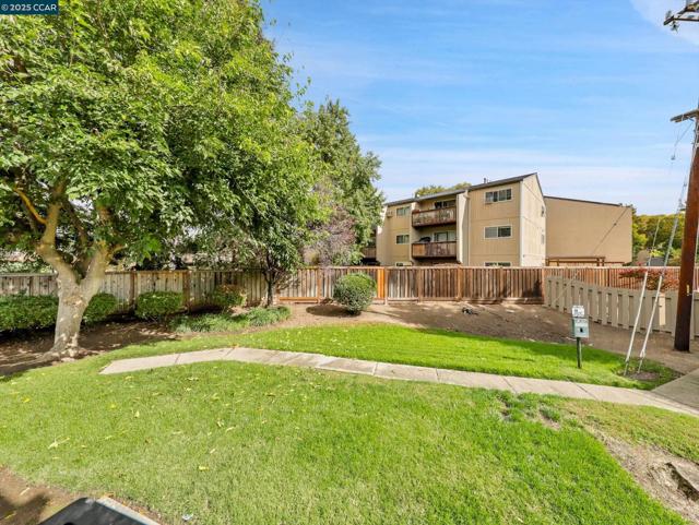 2033 Sierra Rd, Concord CA: https://media.crmls.org/mediaz/6a341bc5-a43b-44c2-8456-4f84ce46618e.jpg