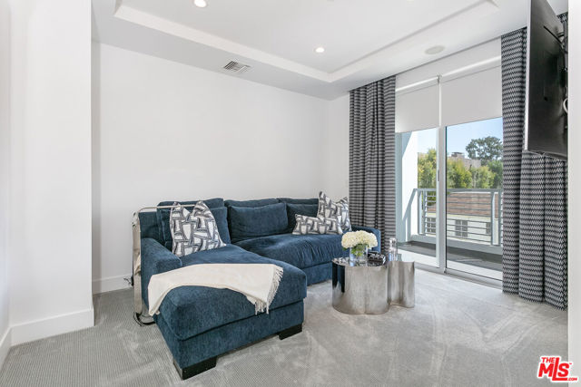460 N Palm Drive, Beverly Hills CA: https://media.crmls.org/mediaz/6a345c87-012f-4709-9e23-0cff3a3057ec.jpg