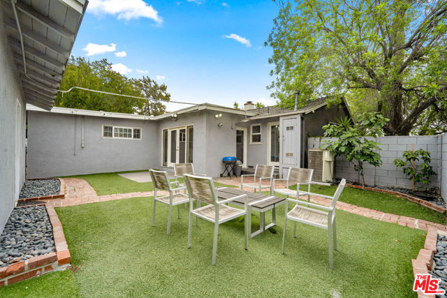 12423 Martha Street, Valley Village CA: https://media.crmls.org/mediaz/6a34b704-78ce-42ea-93a9-e9dc2018265f.jpg