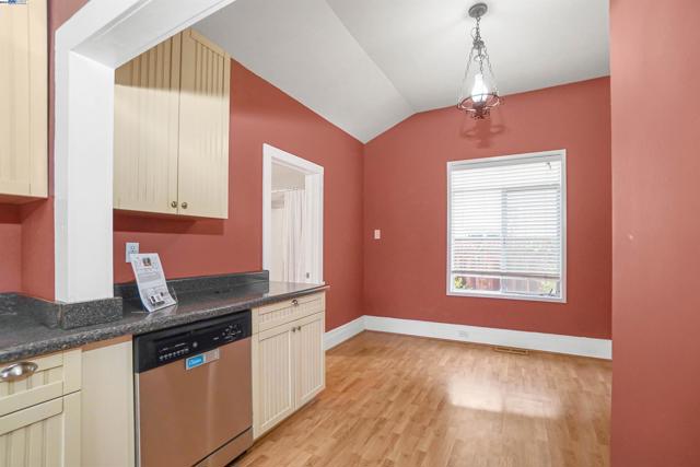 Image 15 of 29 For 772 Mcleod St