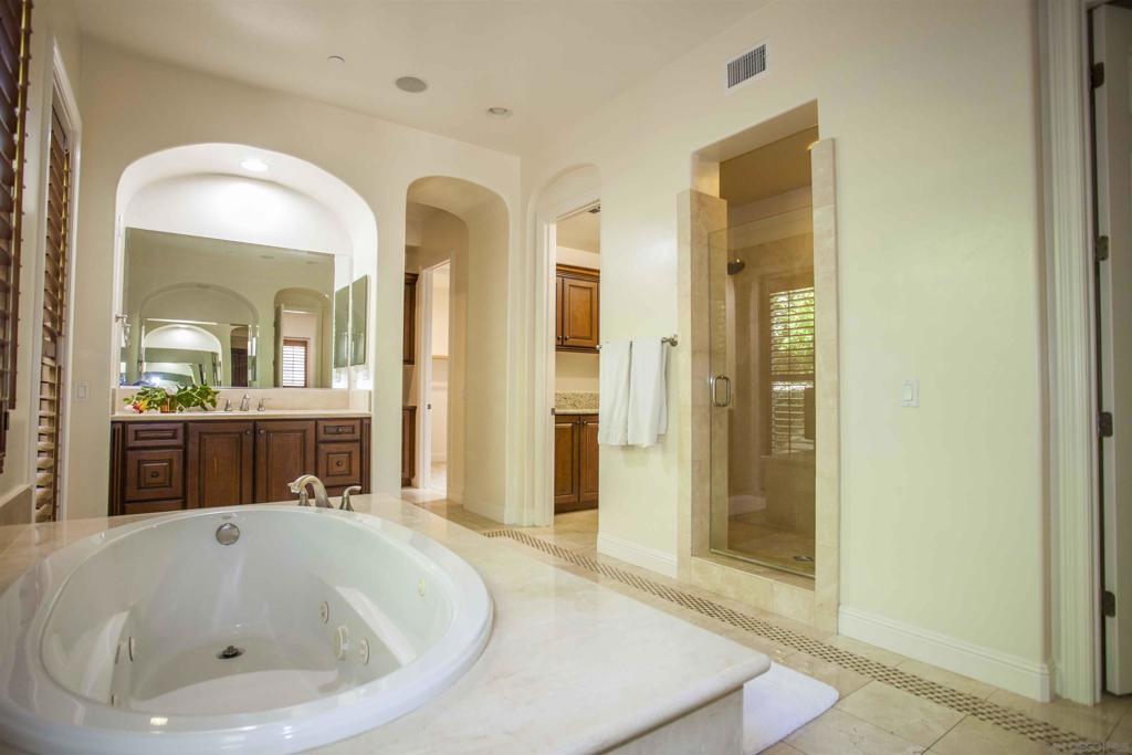 MLS #250040381SD image #18