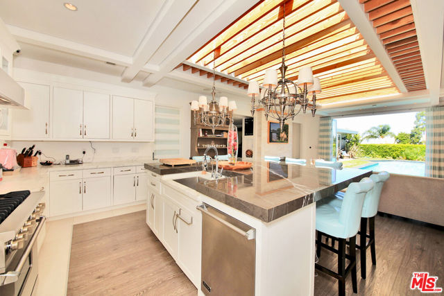 3054 Elvido Drive, Los Angeles CA: https://media.crmls.org/mediaz/6a3549a4-52f1-4ffa-9f7c-e3286907bd44.jpg