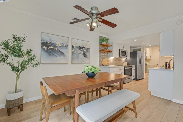 992 Del Norte Dr, Livermore CA: https://media.crmls.org/mediaz/6a36851c-6be6-45bb-83aa-0ef4ff9ab84d.jpg