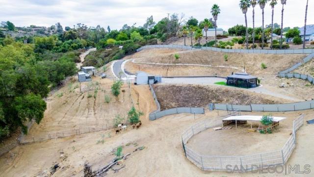 1615 Vista Del Lago, Fallbrook CA: https://media.crmls.org/mediaz/6a36a318-f8fa-4e59-826e-48082d42486e.jpg