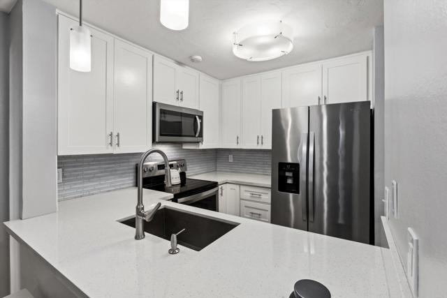 Detail Gallery Image 2 of 33 For 6737 Friars Rd #176,  San Diego,  CA 92108 - 1 Beds | 1 Baths