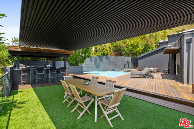 8021 Floral Avenue, Los Angeles CA: https://media.crmls.org/mediaz/6a36d41c-53d2-43c0-a677-03d659ba376a.jpg