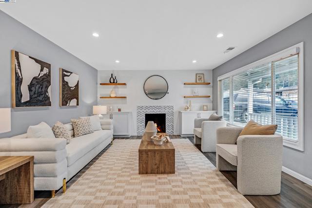 209 Mansfield Dr, South San Francisco CA: https://media.crmls.org/mediaz/6a371b25-c566-4f4c-92c3-c72a1c8f5ee6.jpg