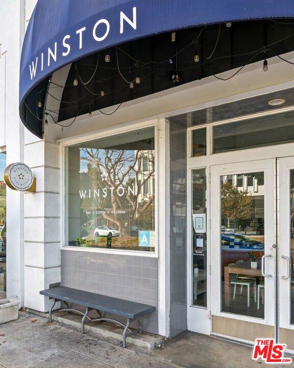 11645 Montana Avenue, Los Angeles CA: https://media.crmls.org/mediaz/6a37274e-9dd2-4092-ac23-7adf6f3b6e1b.jpg