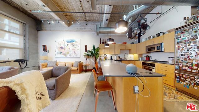 1130 S Flower Street, Los Angeles CA: https://media.crmls.org/mediaz/6a3751d5-2cec-4a0a-a269-ee5205faed70.jpg