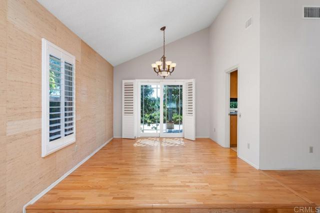 Detail Gallery Image 7 of 37 For 3711 Overpark Rd, San Diego,  CA 92130 - 4 Beds | 2/1 Baths