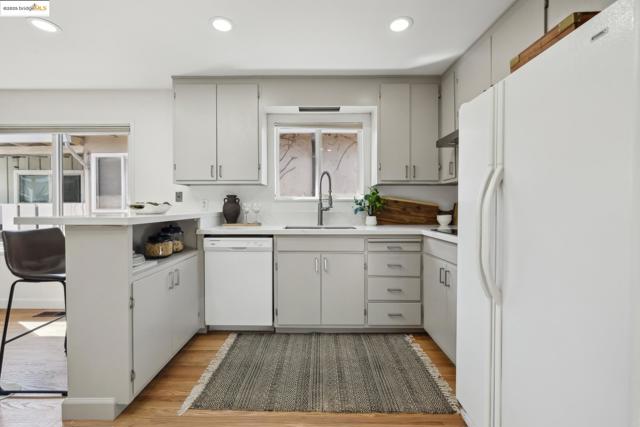 6251 Highland Ave, Richmond CA: https://media.crmls.org/mediaz/6a37942c-5613-4400-b6c6-f8ebedbe0405.jpg