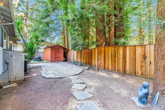 165 Saint Francis Drive, Boulder Creek CA: https://media.crmls.org/mediaz/6a379b32-e5e4-4c24-97cf-1bf9357c4603.jpg