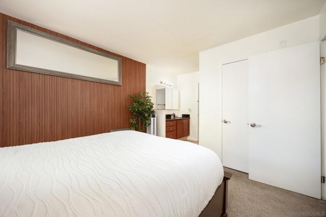 4860 Rolando Ct, San Diego CA: https://media.crmls.org/mediaz/6a388128-795c-42dc-9398-29ed87d35cc2.jpg