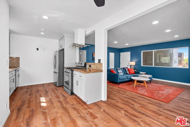 6160 Whitsett Avenue, 10 photo 8