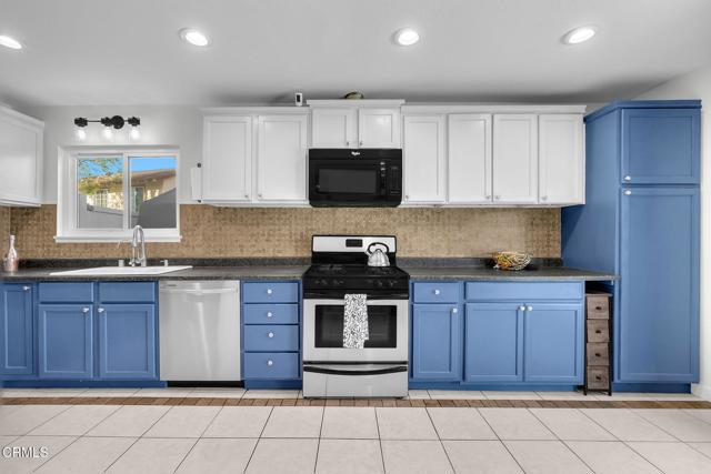 Detail Gallery Image 16 of 50 For 27800 Parkvale Dr, Santa Clarita,  CA 91350 - 4 Beds | 3 Baths