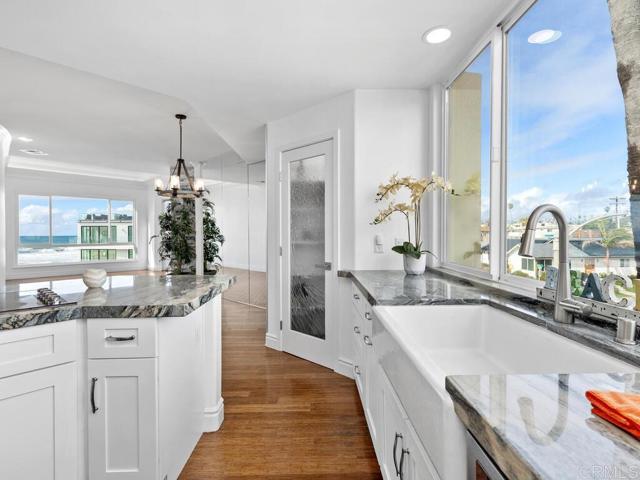 Detail Gallery Image 8 of 36 For 901 S Pacific St #302,  Oceanside,  CA 92054 - 3 Beds | 2/1 Baths