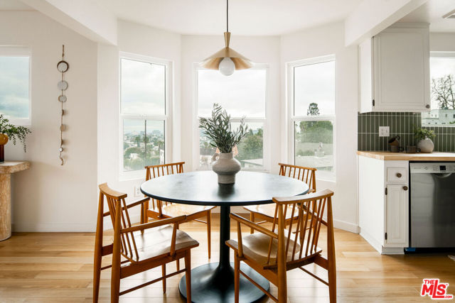 3375 Descanso Drive, Los Angeles CA: https://media.crmls.org/mediaz/6a3a5316-2996-40dd-9722-982b167b2ed1.jpg