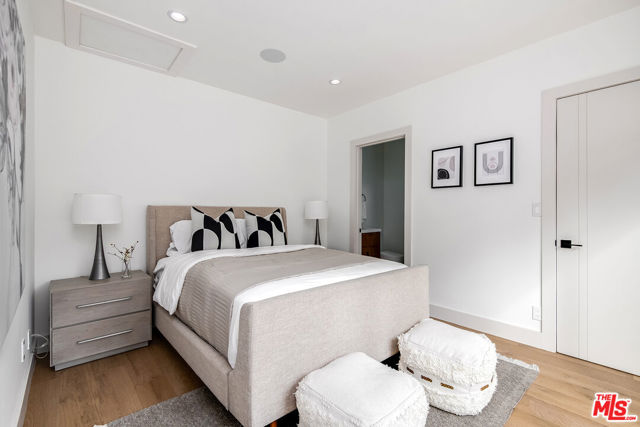 16226 Dickens Street, Encino CA: https://media.crmls.org/mediaz/6a3a575b-5250-42ed-ada2-42fc9c1577b4.jpg